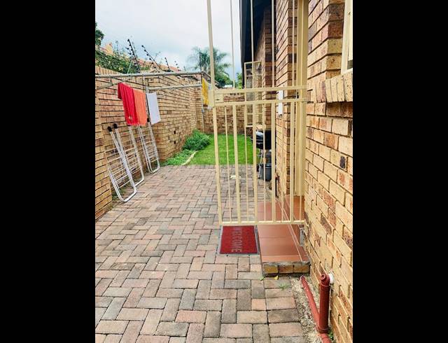 3 bed property to rent in BELLAIRSPARK
